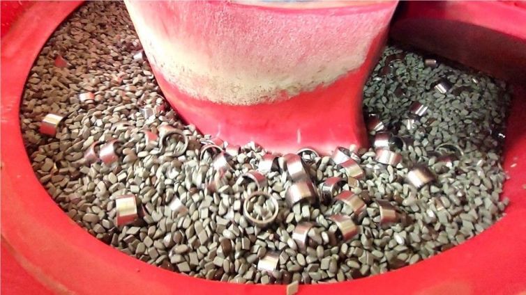 Gleitschleifen: Moderne Oberflächenbearbeitung für höchste Qualitätsansprüche