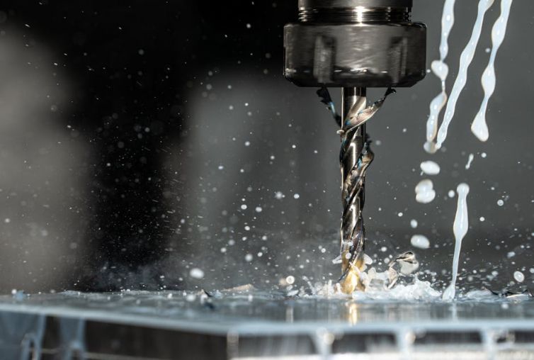 Vorschub und Drehzahl: Technische Grundlagen und Optimierung in der CNC-Fertigung