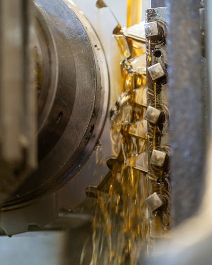 Berechnung der Reibungskraft: Formel und Reibungskoeffizient in der Fertigungstechnik